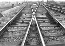 837236 Afbeelding van het puntstuk in een wissel in de spoorlijn nabij Gouda.